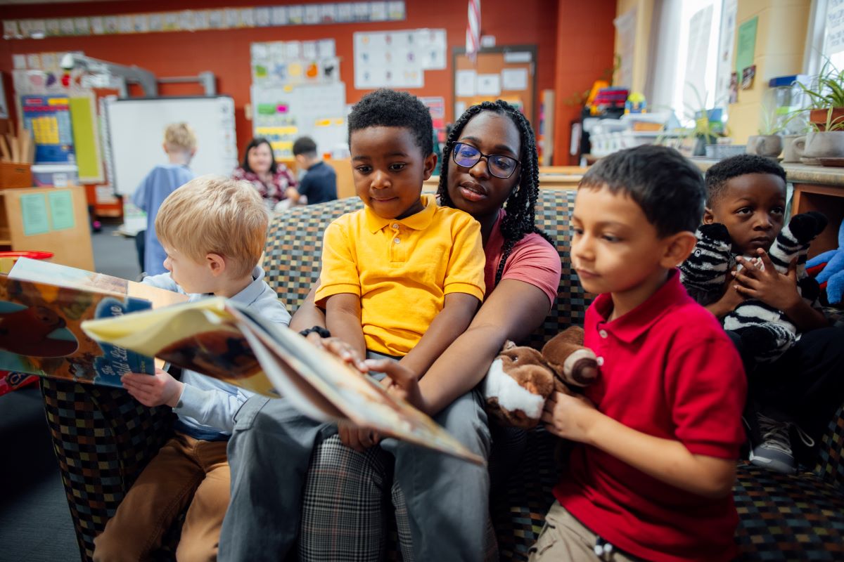 Student teacher reading to students