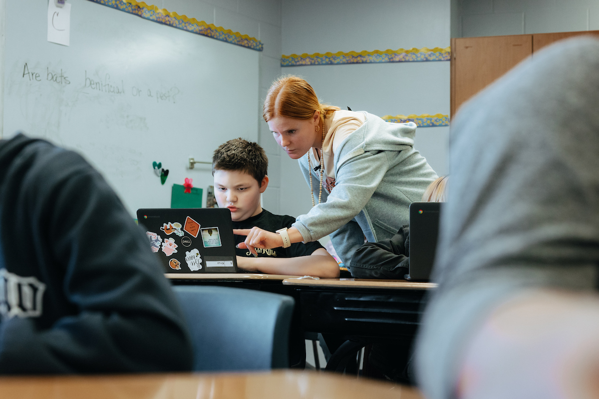 Student working in elementary classroom for Internship 2