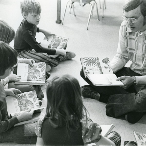 Reading to students in an elementary lab class 